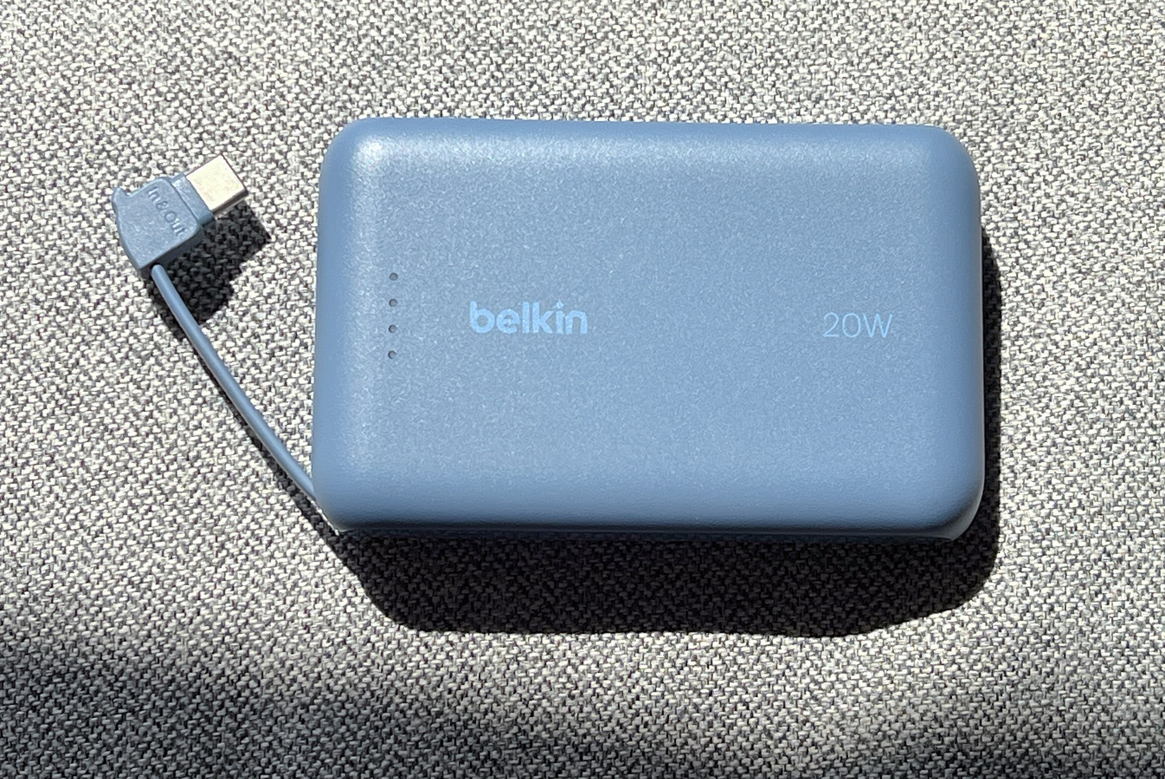 Belkin BoostCharge [BPB021fq] Review: Convenient Power Bank with Integrated USB-C Cable