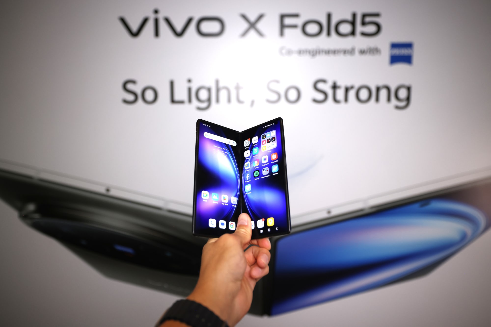 vivo launches new foldable smartphone with X Fold5