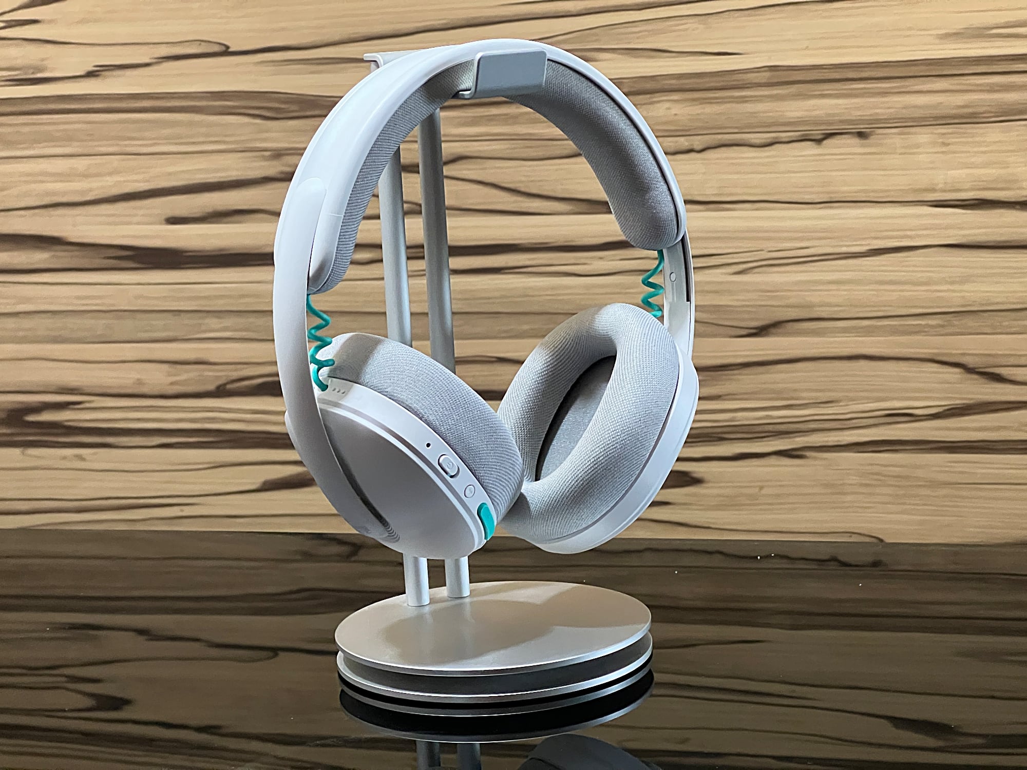 Logitech G325 LIGHTSPEED Review: The Lightweight Wireless Gaming Headset That Gets the Basics Right